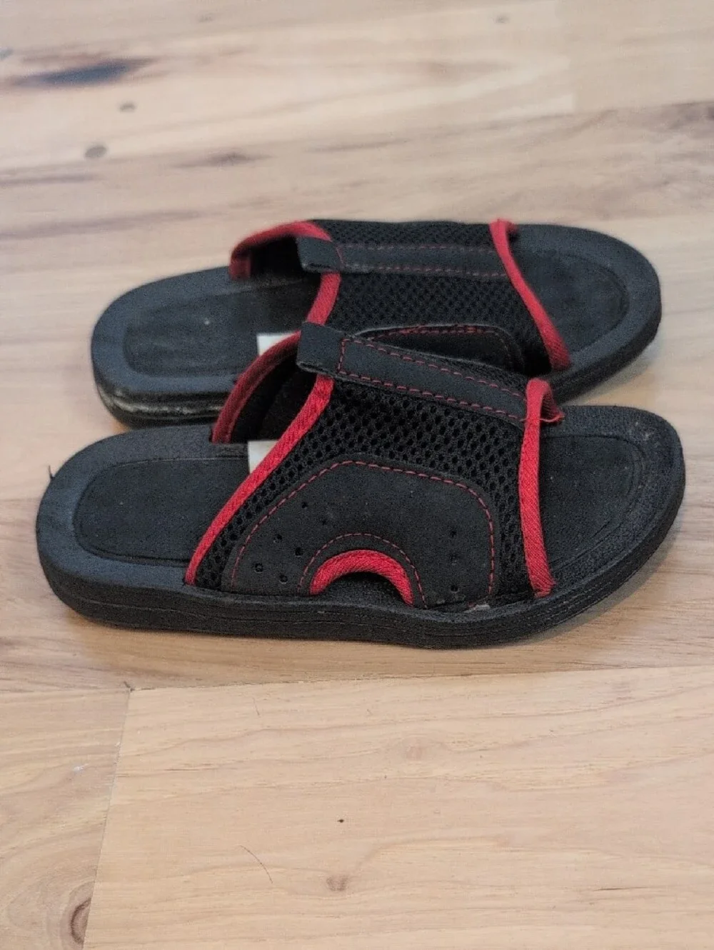 Source Unknown Black and Red Kids Slide Sandals